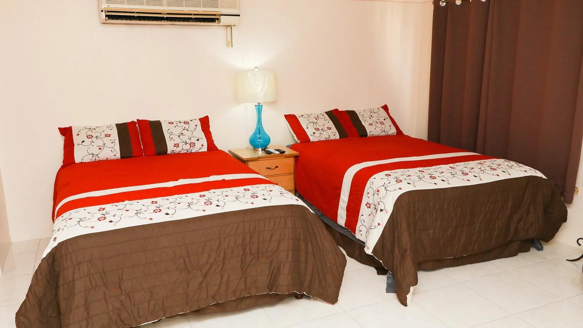 Kensington 212 Suite Kingston Apartment