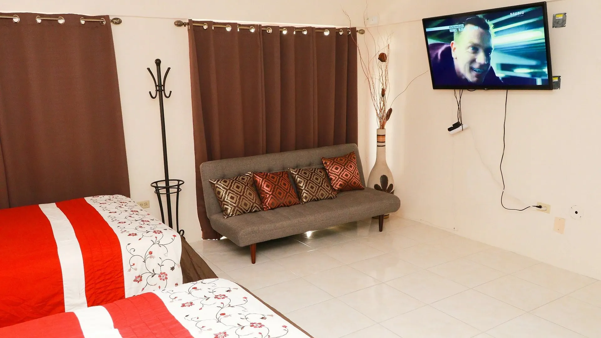 Kensington 212 Suite Kingston 0*,  Jamaica